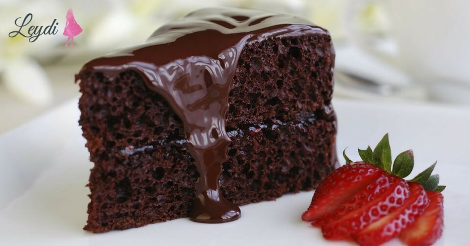 “Şokolad souslu yaş keks